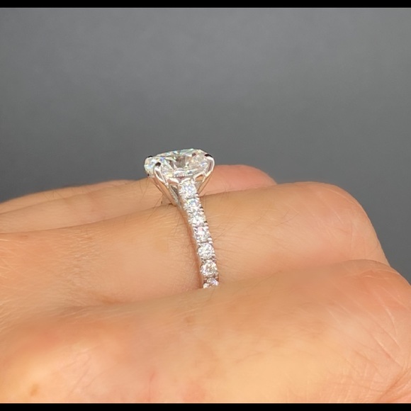 2.48ct moissanite ring with certificate - Picture 3 of 12